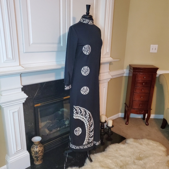 VINTAGE BLACK AND WHITE MAXI DRESS - Picture 2 of 8